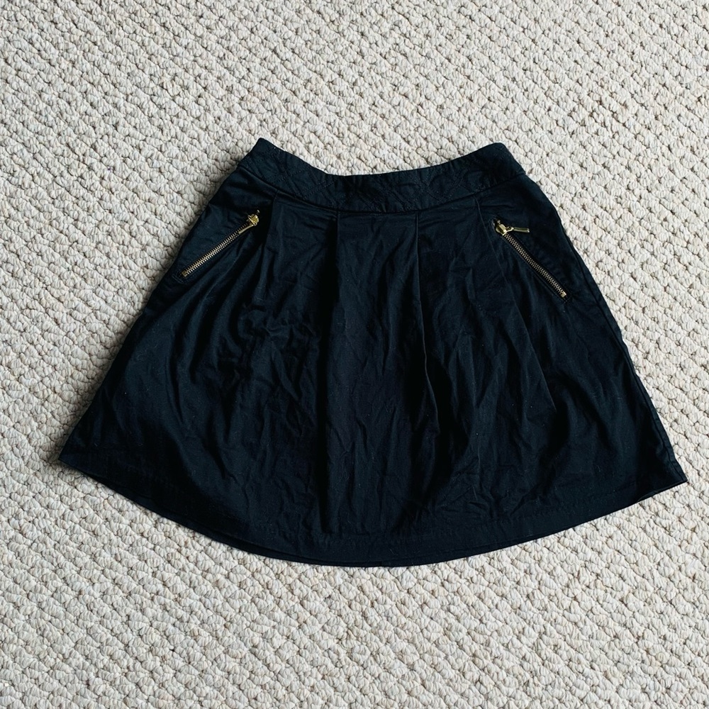 Dynamite 97% cotton pleated skirt